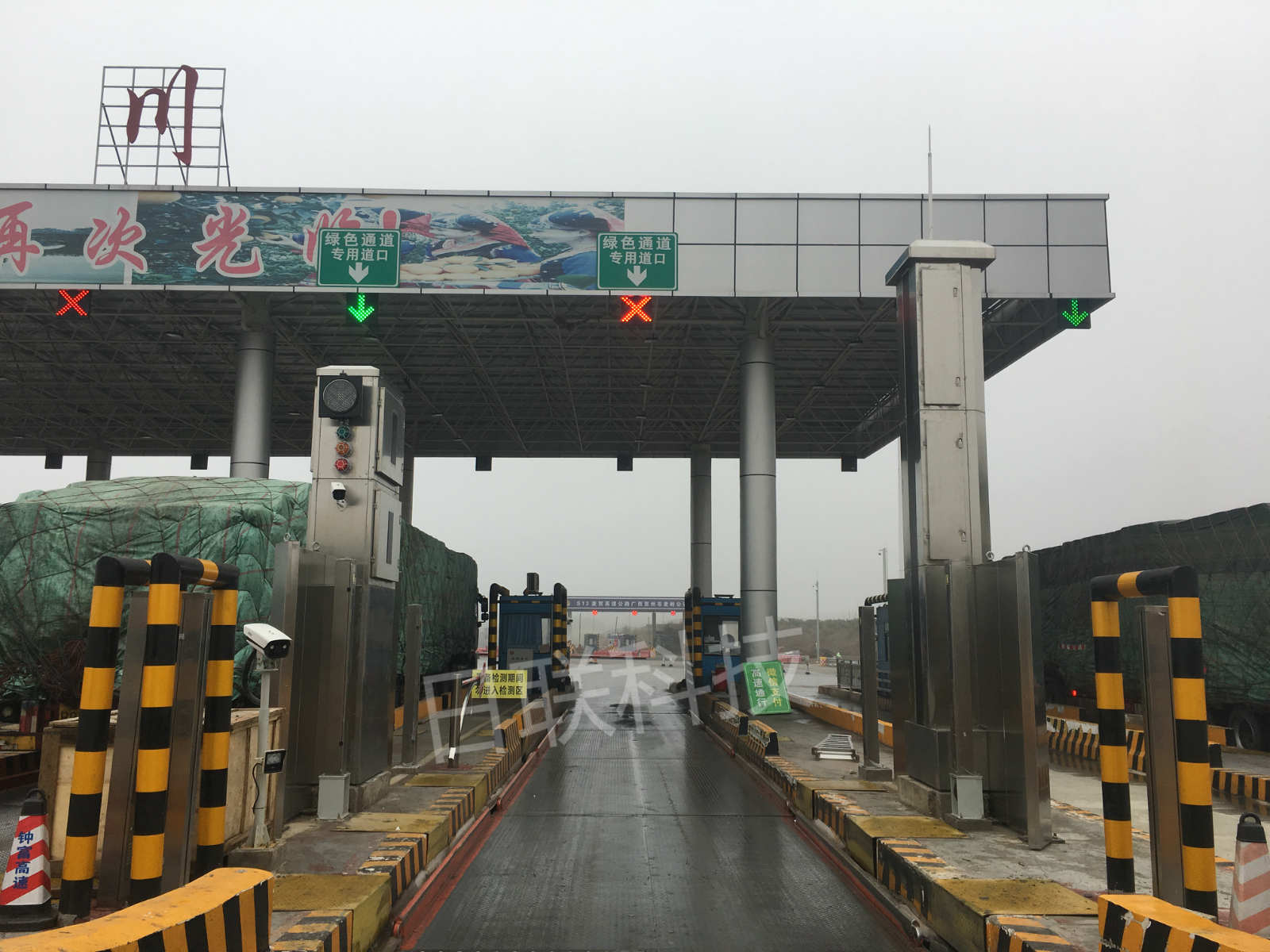 高速公路“綠色通道”=“逃費通道”？ ——X光車輛檢查系統(tǒng)捍衛(wèi)政策初心